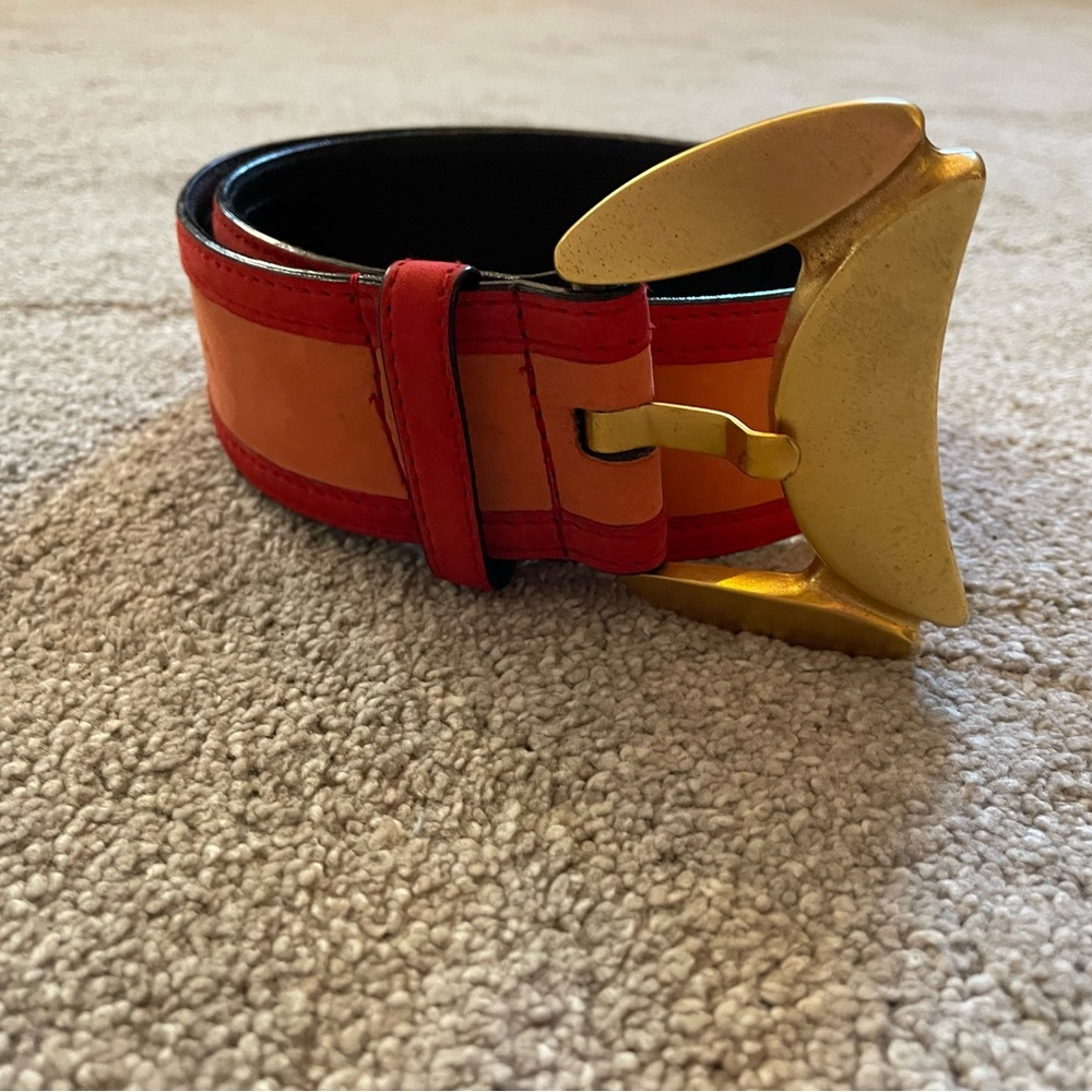 Escada belt